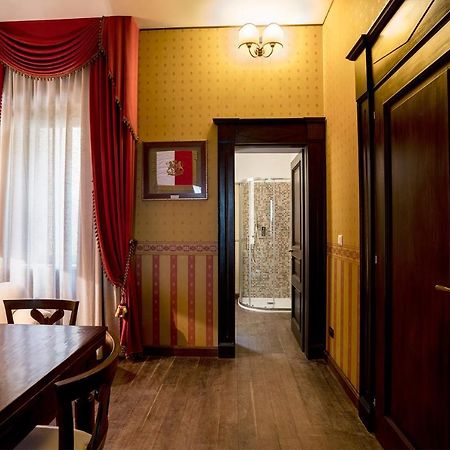 Palazzo Chiara Hotel Каляри Екстериор снимка